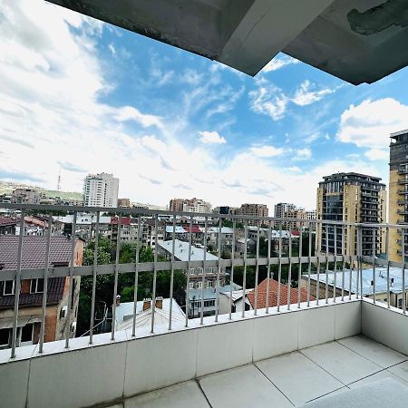 Suite Apartment On Pushkin Street 耶烈万 外观 照片
