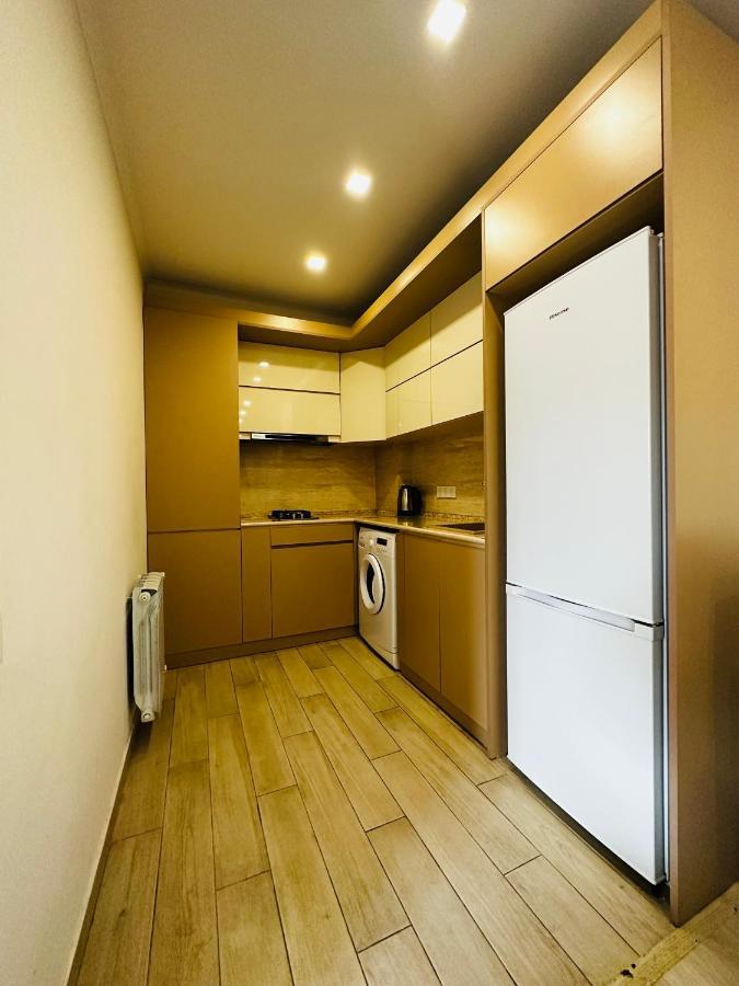 Suite Apartment On Pushkin Street 耶烈万 外观 照片