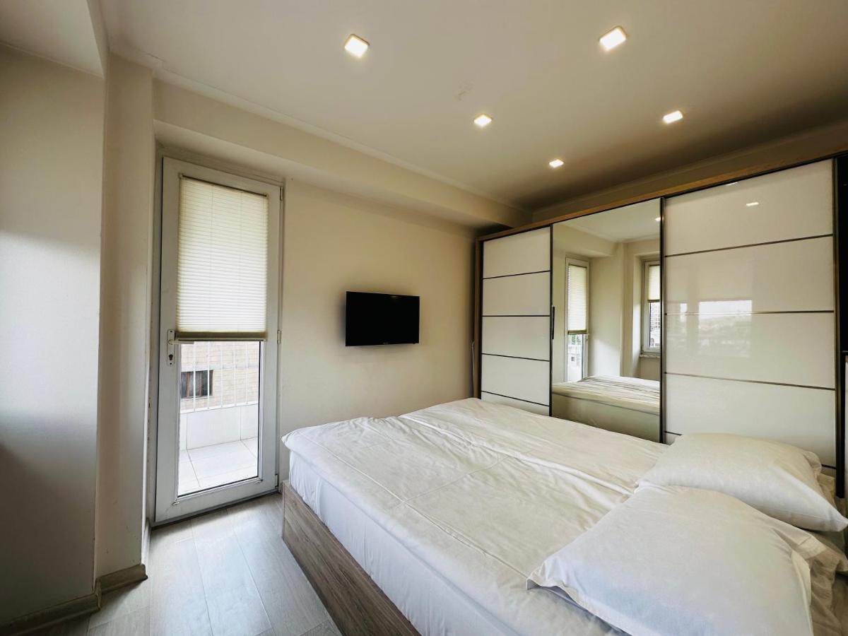 Suite Apartment On Pushkin Street 耶烈万 外观 照片