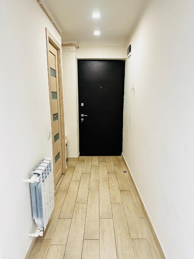Suite Apartment On Pushkin Street 耶烈万 外观 照片
