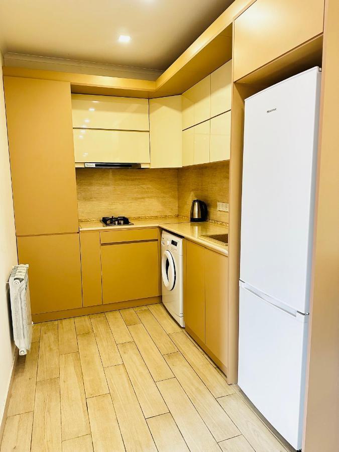 Suite Apartment On Pushkin Street 耶烈万 外观 照片