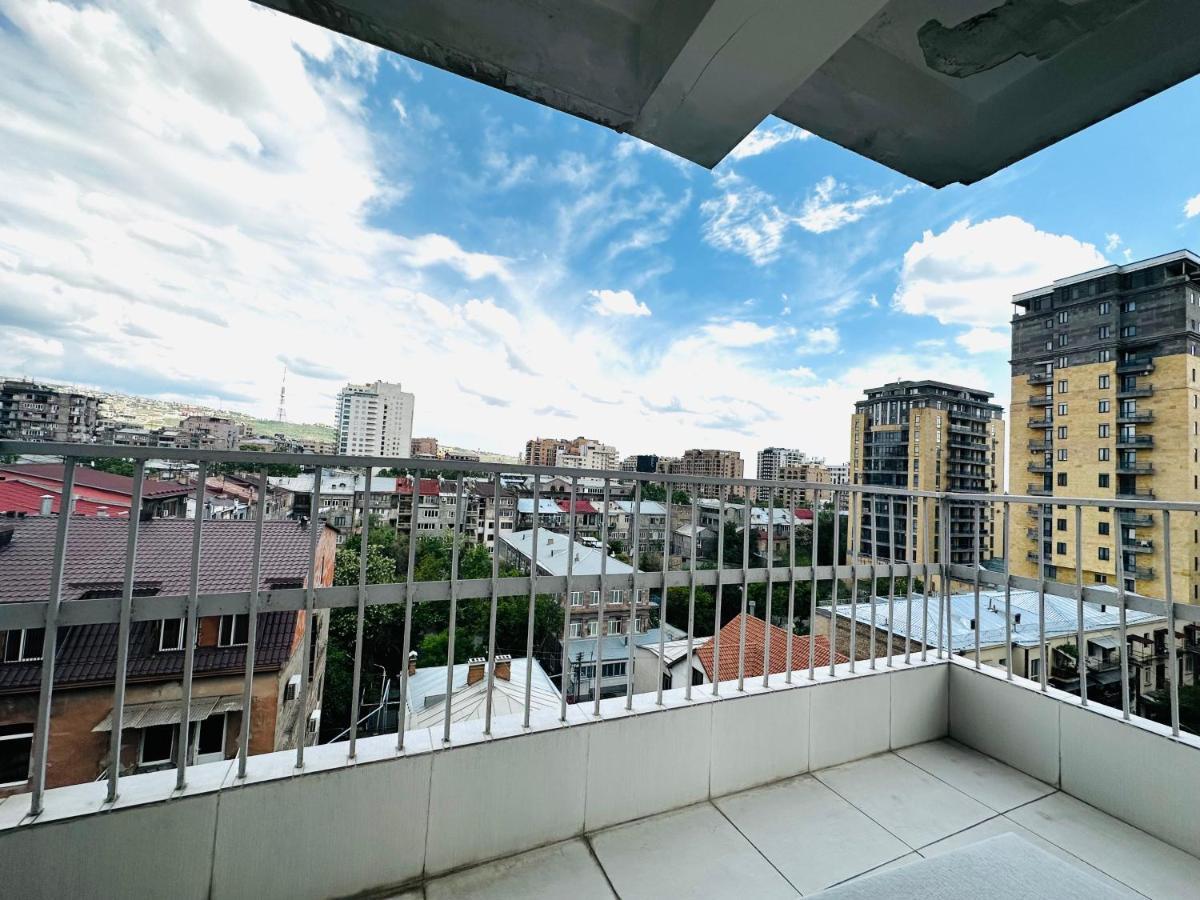 Suite Apartment On Pushkin Street 耶烈万 外观 照片
