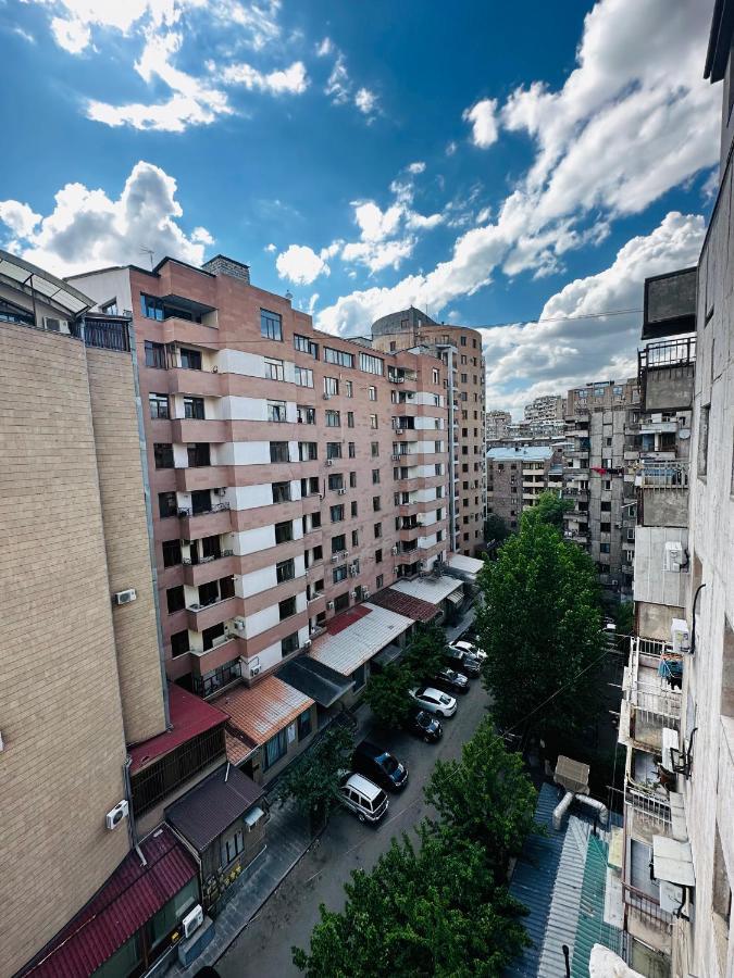 Suite Apartment On Pushkin Street 耶烈万 外观 照片