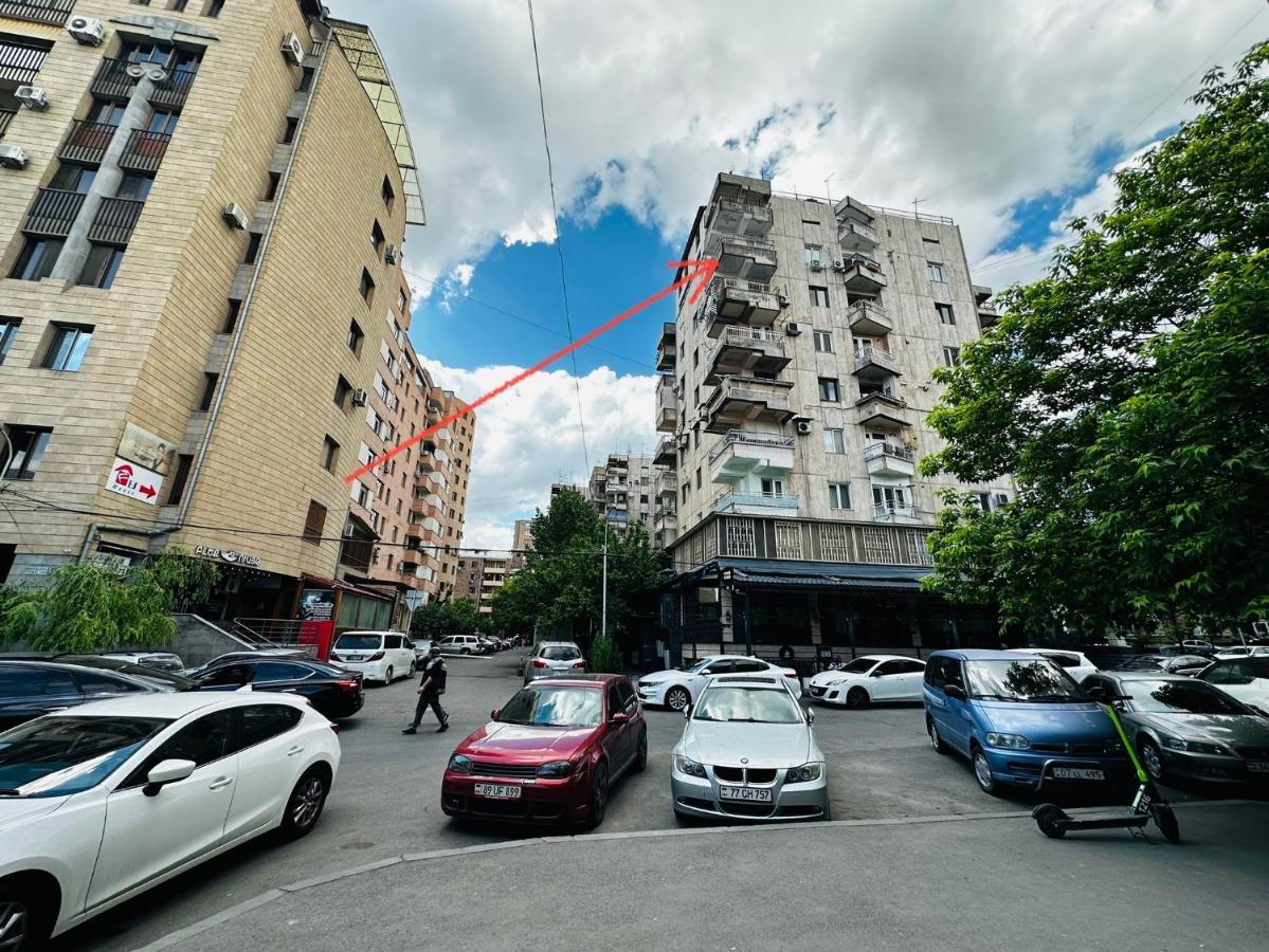 Suite Apartment On Pushkin Street 耶烈万 外观 照片