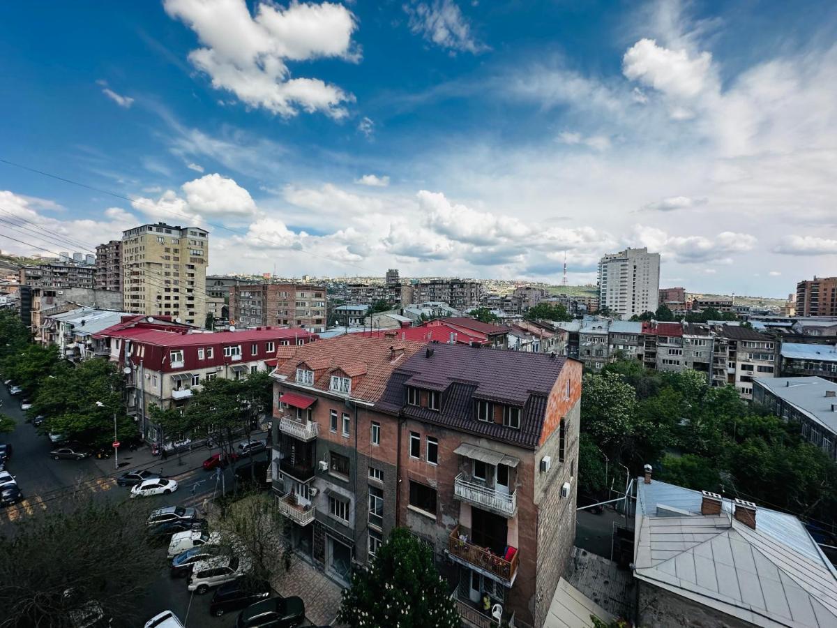 Suite Apartment On Pushkin Street 耶烈万 外观 照片
